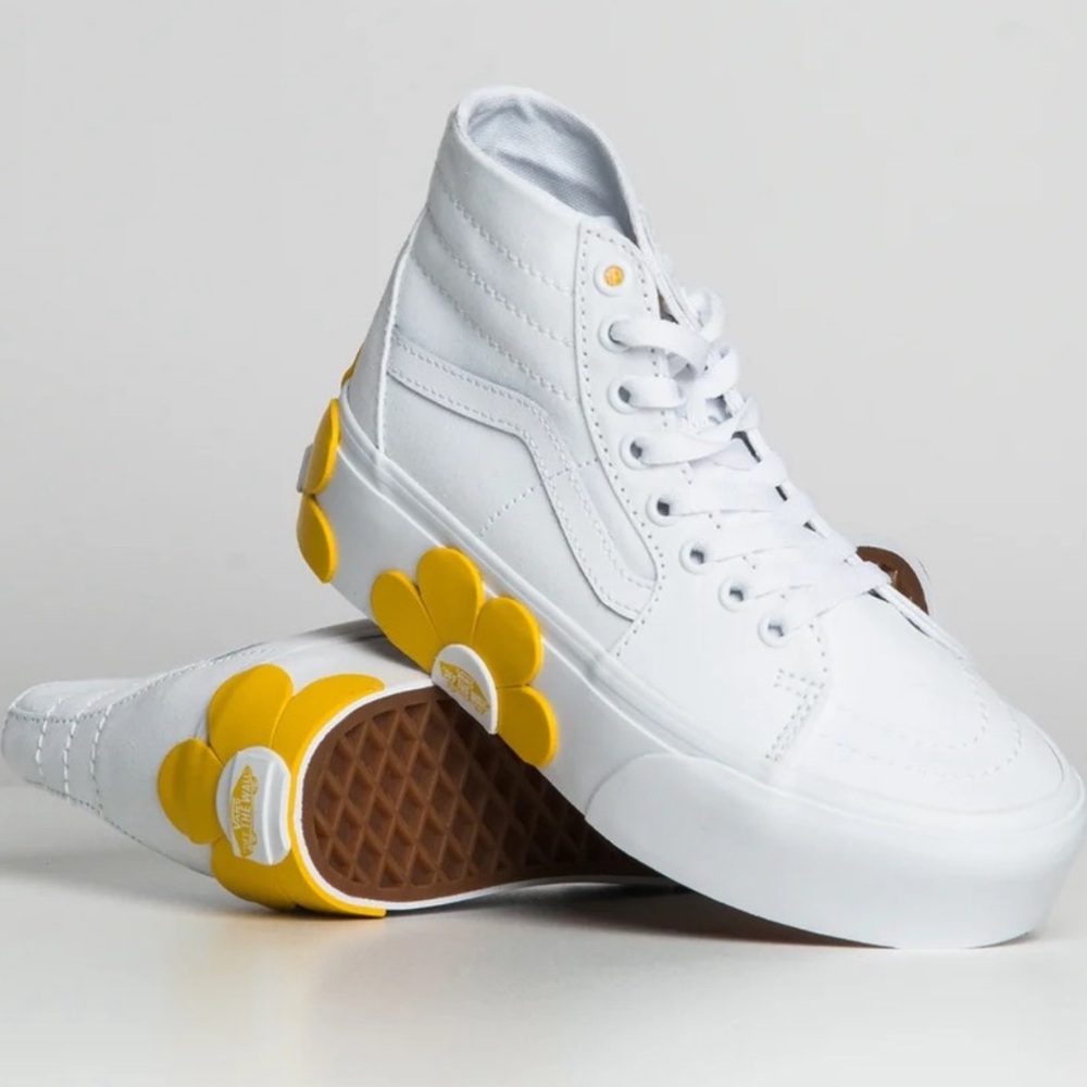 Vans Women's Sk8-Hi Tapered Stackform
True White
VN0A5JM1W00 Platform Sneakers - Picture 4 of 16